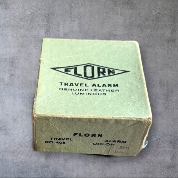 Vintage Florn Travel Alarm Clock in a Genuine Red Leather Case - Picture 11 of 11